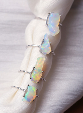 天然欧泊纯银镶嵌戒指火彩好