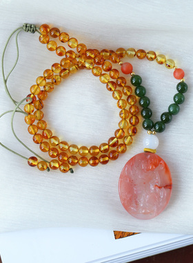 南红玛瑙雕刻吊坠搭配蜜蜡珠链