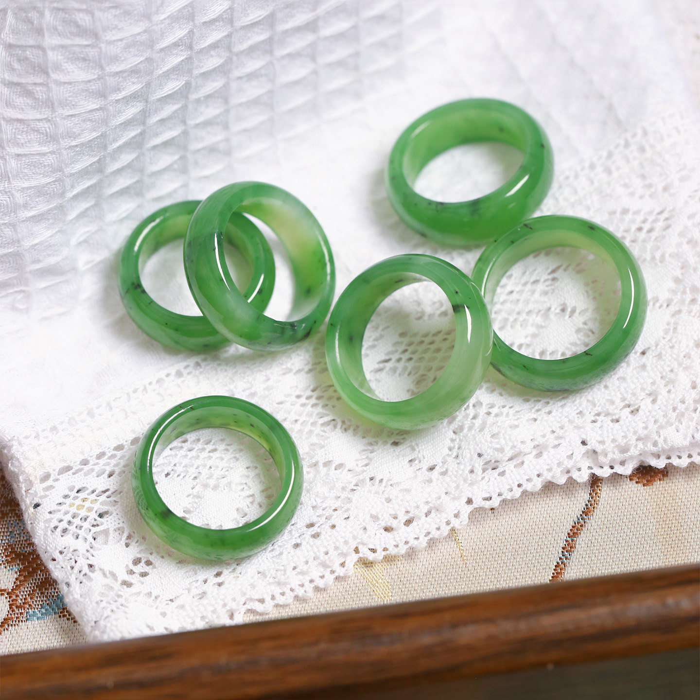 Natural Russian jasper Ulan sea material ice green ring ring ring men's and women's jade ring jewelry