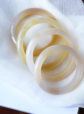 天然马料香槟金玛瑙手镯