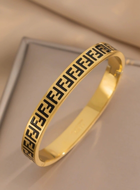 XKDDCT手镯F家芬家F字母满天星