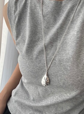 新款简约海螺水滴吊坠手工串珠项链女高级感气质精致锁骨链配饰