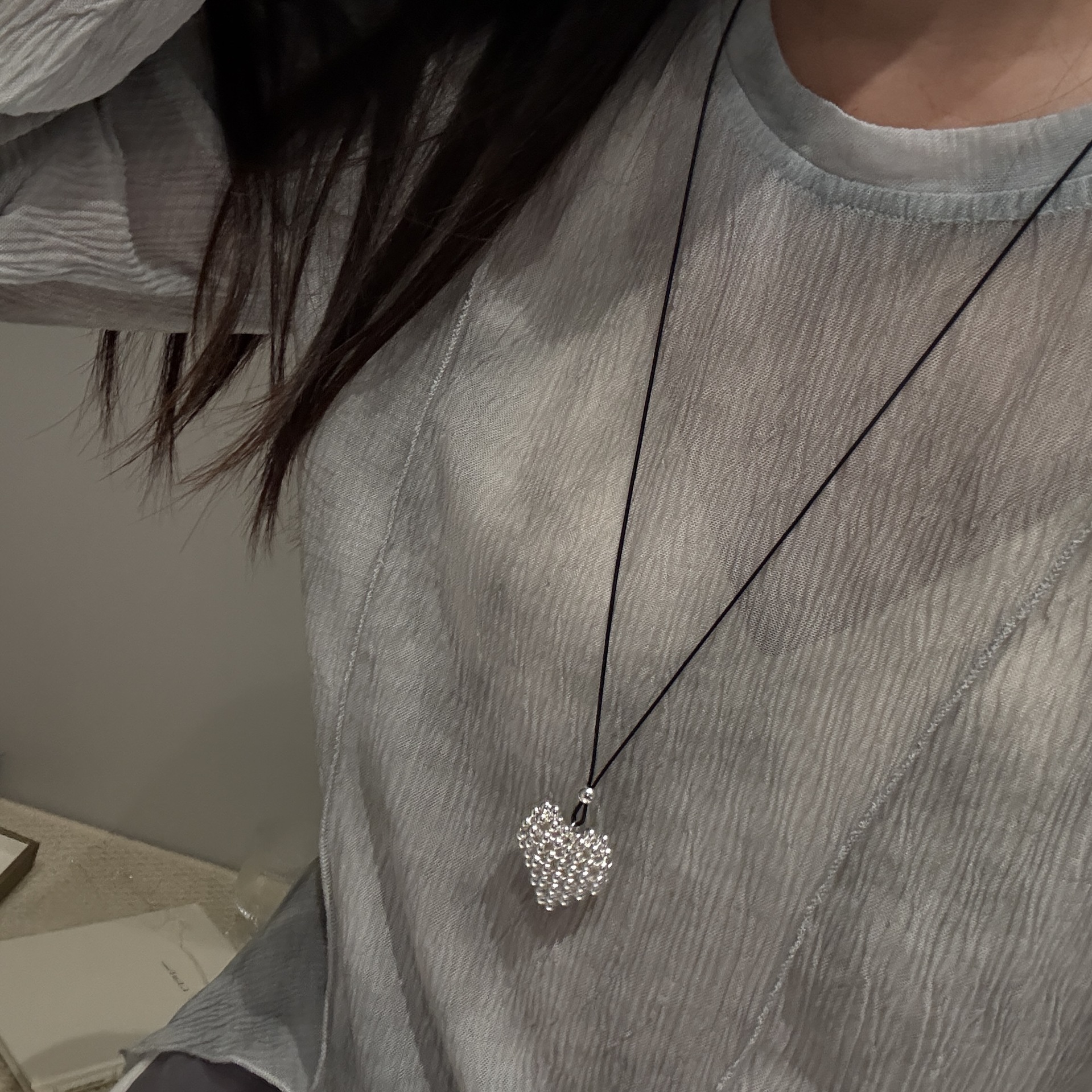 ins博主同款设计感爱心项链女简约气质长款手工串珠毛衣链配饰女 - 图0