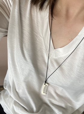 韩国博主同款小熊项链少女多巴胺小众粉色时尚锁骨链小梳子毛衣链