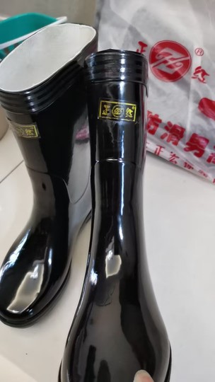 Authentic time-honored rubber non-slip fishing water shoes rain boots men's mid-tube rubber overshoes black rubber shoes