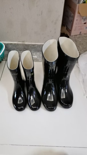 Authentic time-honored rubber non-slip fishing water shoes rain boots men's mid-tube rubber overshoes black rubber shoes