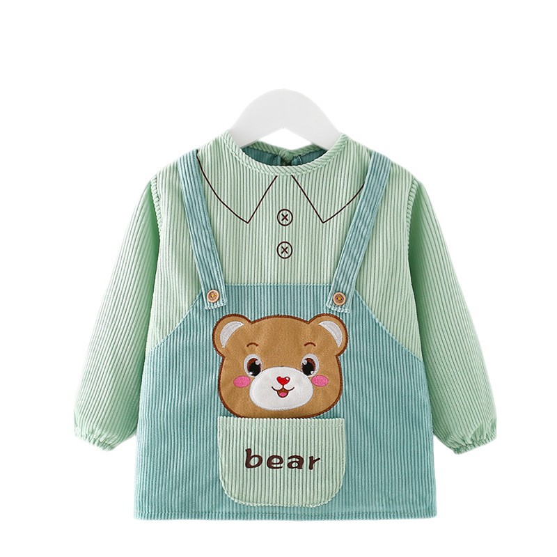 Long-sleeved children's bibs are waterproof and dirt-proof while eating and dressing inside out