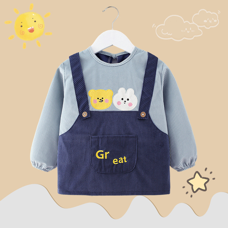 Long-sleeved children's bibs are waterproof and dirt-proof while eating and dressing inside out