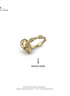 原创嘻哈珍珠镶钻鬼头戒指轻奢