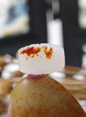 天然新疆和田玉红沁籽料手饰