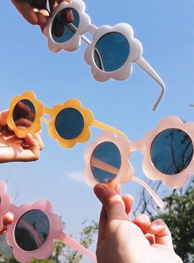 卖萌墨镜海边太阳眼镜
