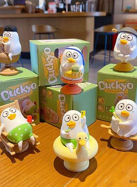 正版小刘鸭摇摇乐摆件办公室工位解压摆饰可爱车载内饰中控装饰品