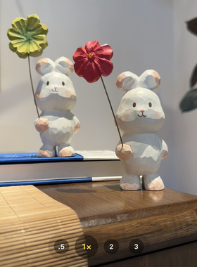 幸运小兔举花朵手工木雕小摆件可爱卡通创意办公室桌面装饰品礼物