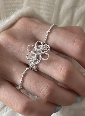 甜酷风缕空花朵开口戒指女小众设计感简约个性时尚百搭指环戒子