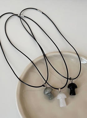 韩国小众ins风可爱蘑菇吊坠黑绳项链女简约优雅百搭颈链锁骨链