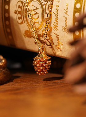 《金秋》可爱松果吊坠项链法式轻奢精致时尚百搭ins锁骨链毛衣链