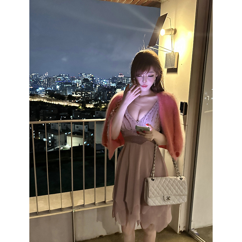 With 99jiu【粉黛丽丝】古早吊带连衣裙女气质v领镶钻粉色吊带裙,淘宝优惠券,粉丝福利购,淘宝优惠卷