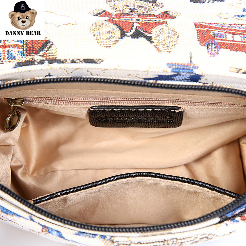 丹尼熊新款休闲英旅熊挂饰斜挎包 dannybear酷玛仕女士包袋