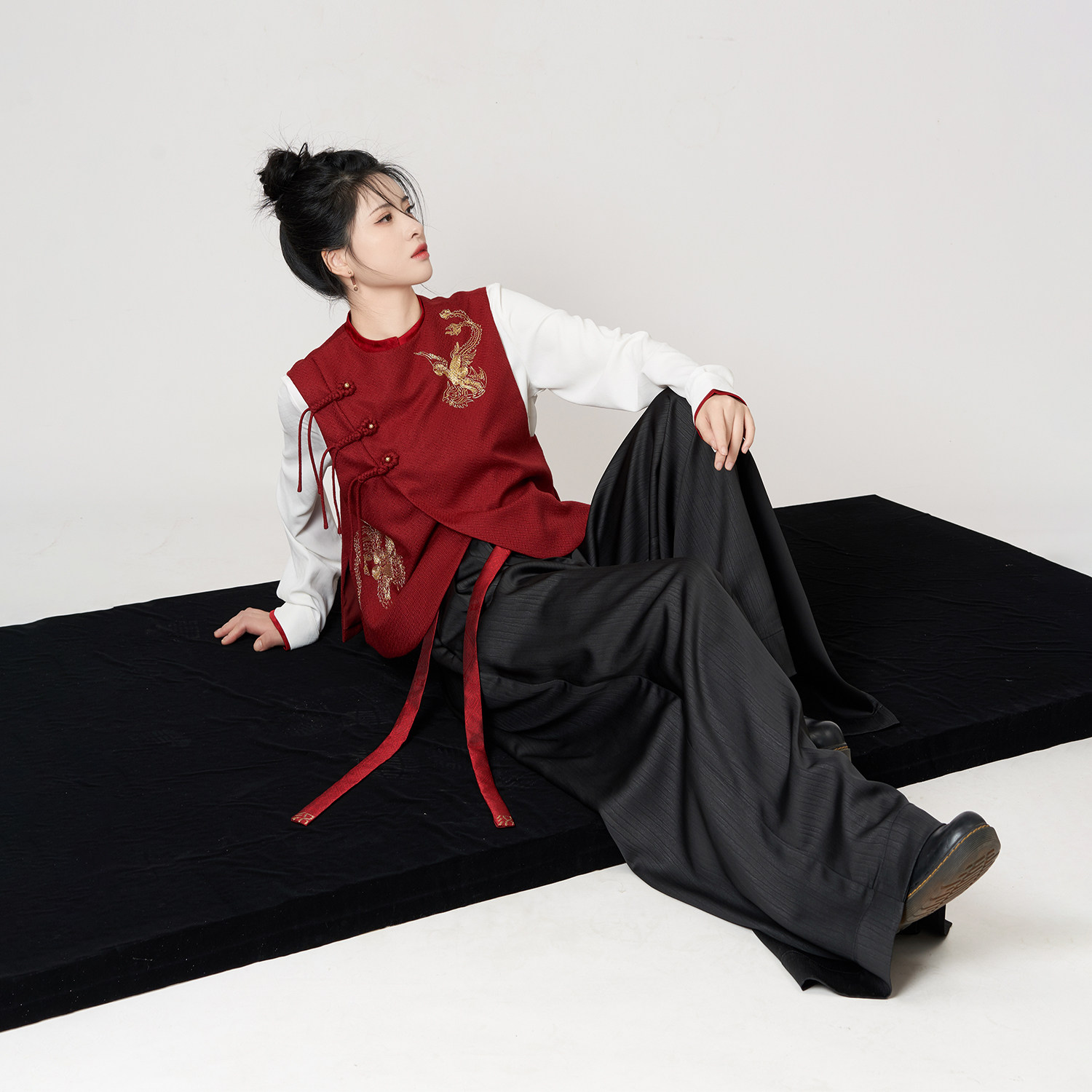 织造司[火雀]华彩东方秀款国风盘金绣改良马甲外套立领衬衫阔腿裤,淘宝优惠券,粉丝福利购,淘宝优惠卷