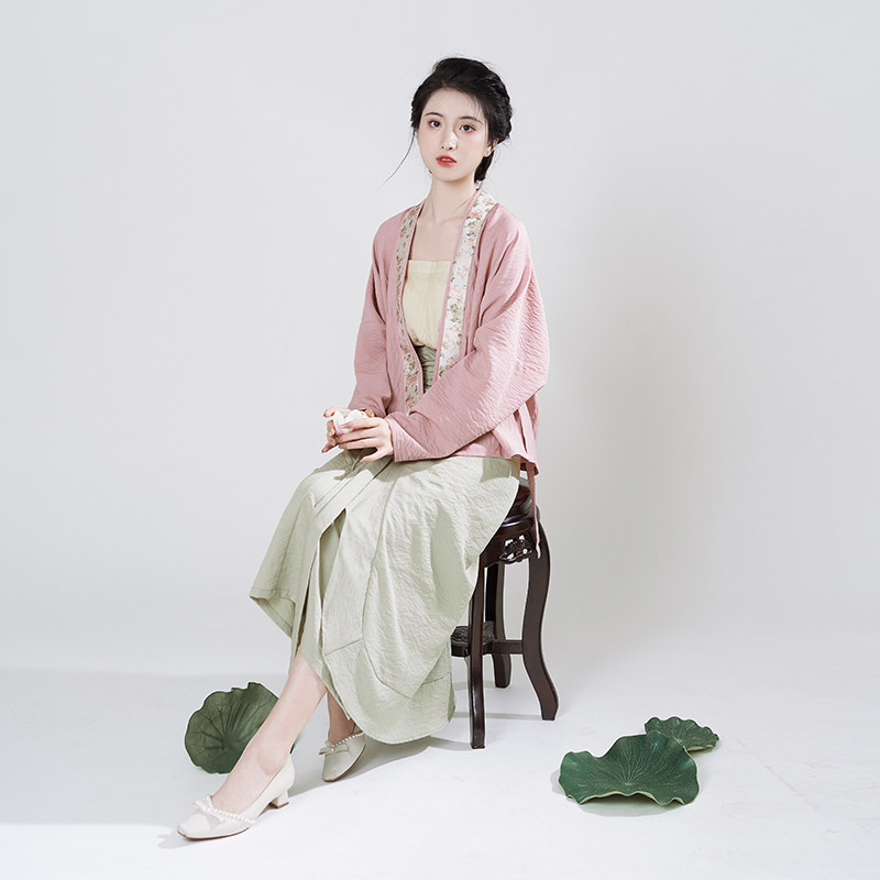 织造司原创宋制汉服妆花对交飞机袖