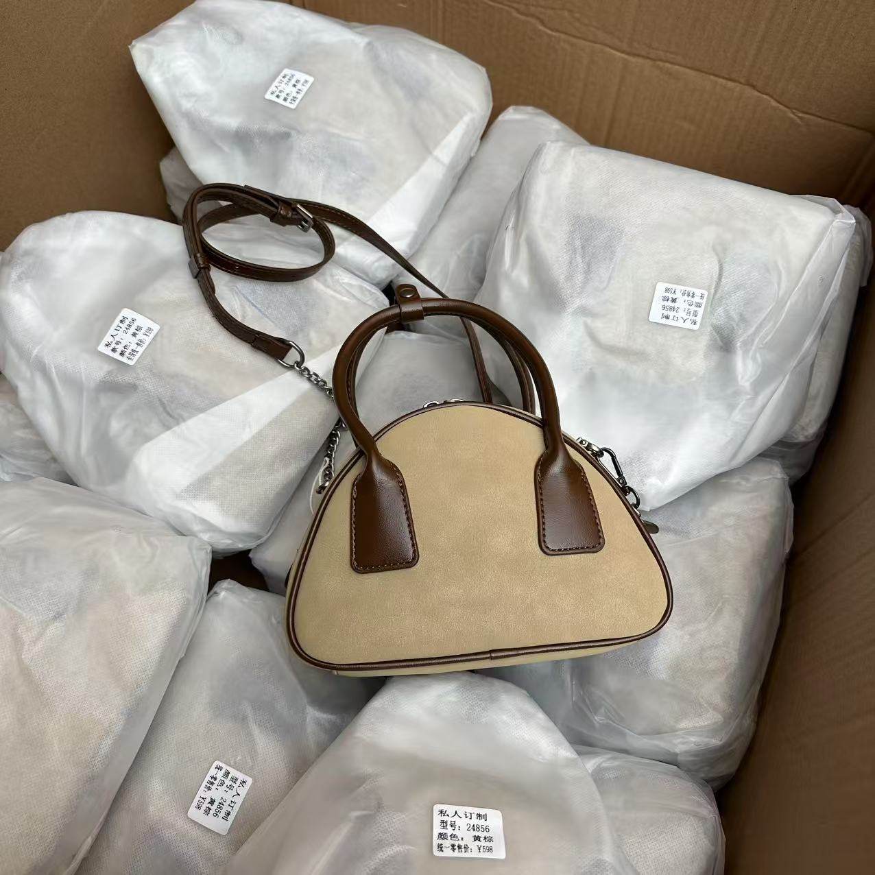 大厂代工出货！轻复古配色超绝！磨砂质地撞色贝壳包手提保龄球包,淘宝优惠券,粉丝福利购,淘宝优惠卷