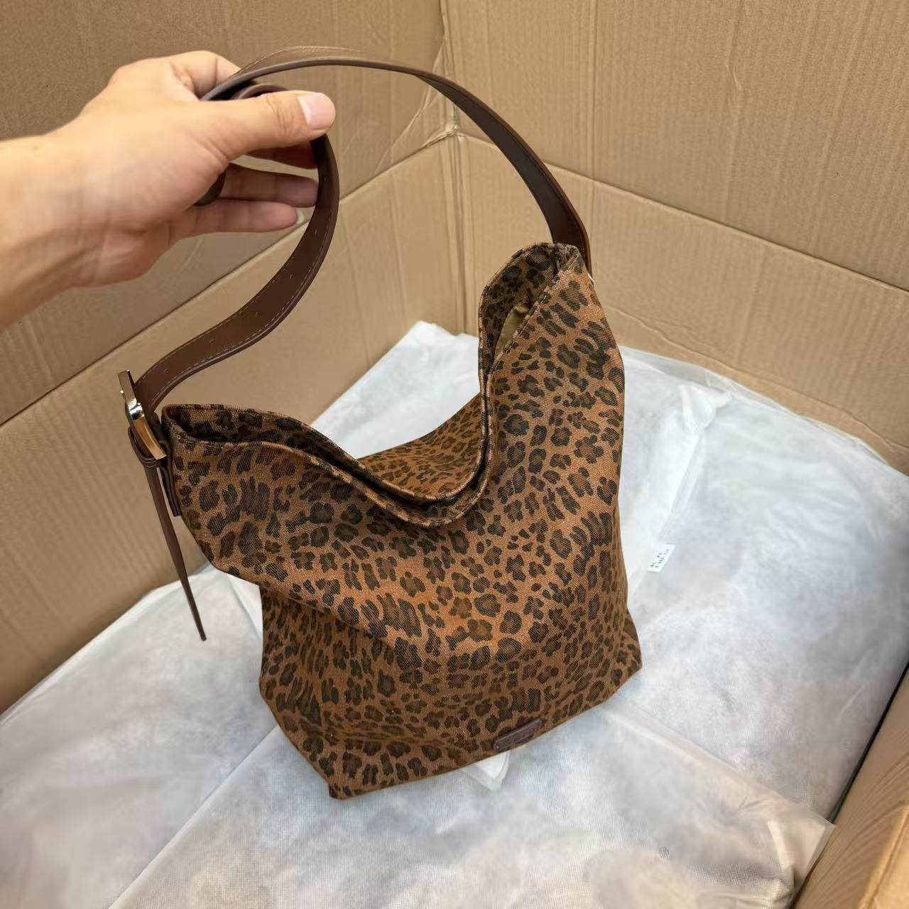 高定版豹纹！！正价500+！国内公司单~复古牛仔布hobo托特水桶包,淘宝优惠券,粉丝福利购,淘宝优惠卷