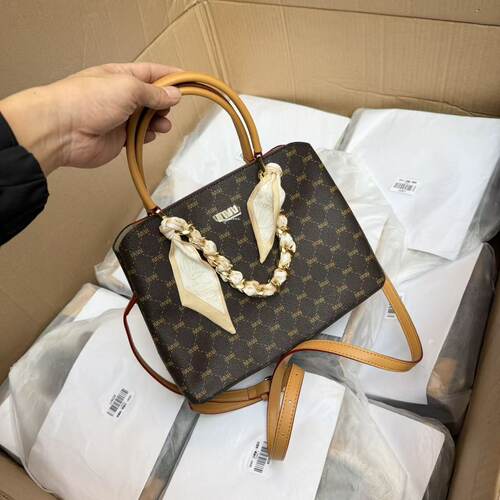 喜欢闭眼入！正价500+！国内公司单~经典PVC老花托特水桶包枕头包 - 图1