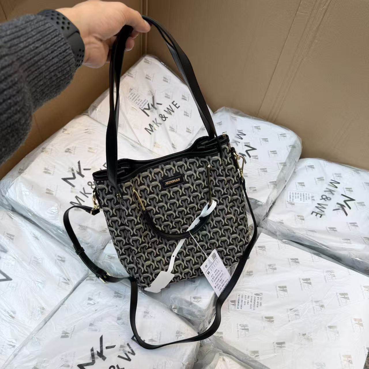 复古老钱风！吊牌价600+~国内公司单~经典提花面料老花水桶托特包,淘宝优惠券,粉丝福利购,淘宝优惠卷