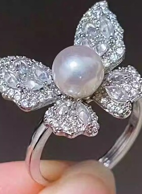 爆闪蝴蝶珍珠戒指， 8mm左右天然淡水珍珠微微展翅栩栩如生，开口