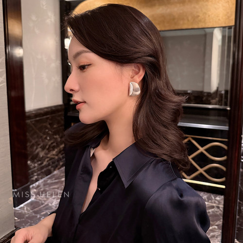 MISS HELEN艺术卷边耳夹女气质通勤银针耳钉小众百搭耳饰生日礼物 - 图3