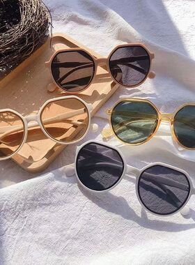 2026新款茶色墨镜ins风女韩版潮网红款复古小框白色太阳镜小脸款