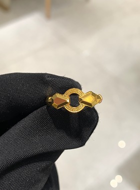 周大福蛇年亮面鳞片纹路足金戒指