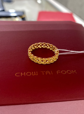 周大福几何镂空蕾丝黄金戒指