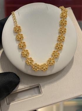 周大福镂空蕾丝桃花黄金手链