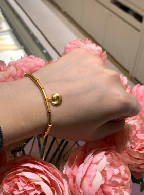 周大福传承圆形蛇形吊坠黄金手链