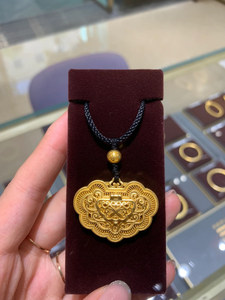 周大福 传承系列 心想事成宝宝长命锁包足金黄金吊坠 计价F229732