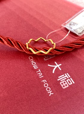 周大福简约波浪黄金戒指时尚素圈