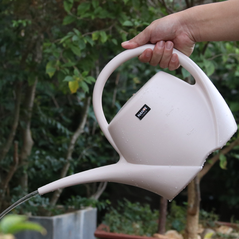 德式轻奢家用浇水壶绿植塑料环保洒水壶园艺工具庭院喷壶养花淋花
