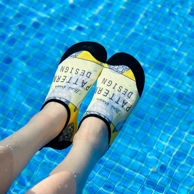 Beach shoes men and women diving floating socks Children's wading swimming shoes swimming shoes soft shoes anti -sliding anti -cutting bare foot skin shoes