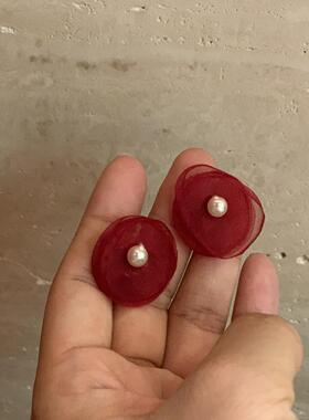 显气色超仙布艺酒红花朵耳钉
