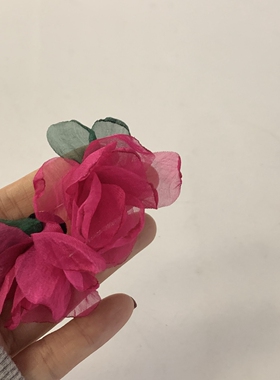 玫红花朵布艺耳钉法式仙女氛围感