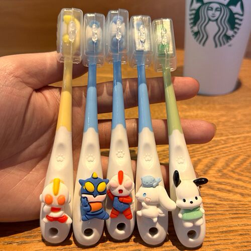 儿童牙刷软毛3到6-9岁换牙期带防尘盖子小孩宝宝可爱三丽鸥奥特曼 - 图0