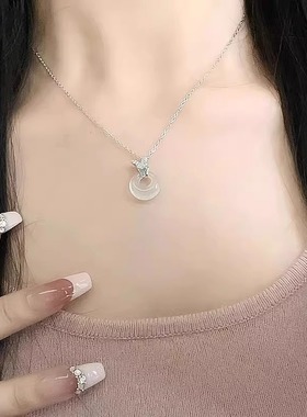 蝶恋平安扣项链纯银白玉髓和田玉