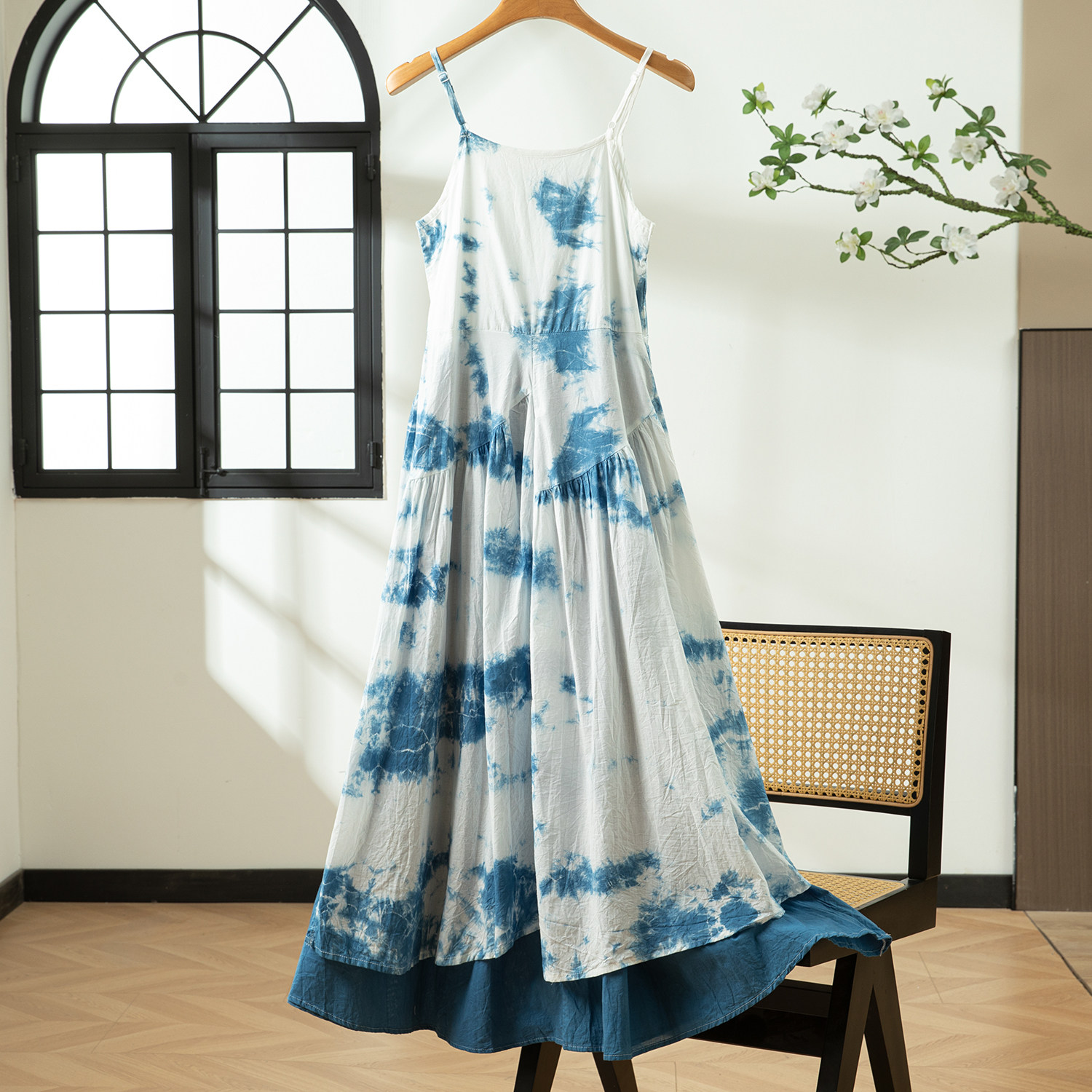 云南古法手工扎染连衣裙女装新款蓝染海边度假风吊带裙旅游风穿搭,淘宝优惠券,粉丝福利购,淘宝优惠卷