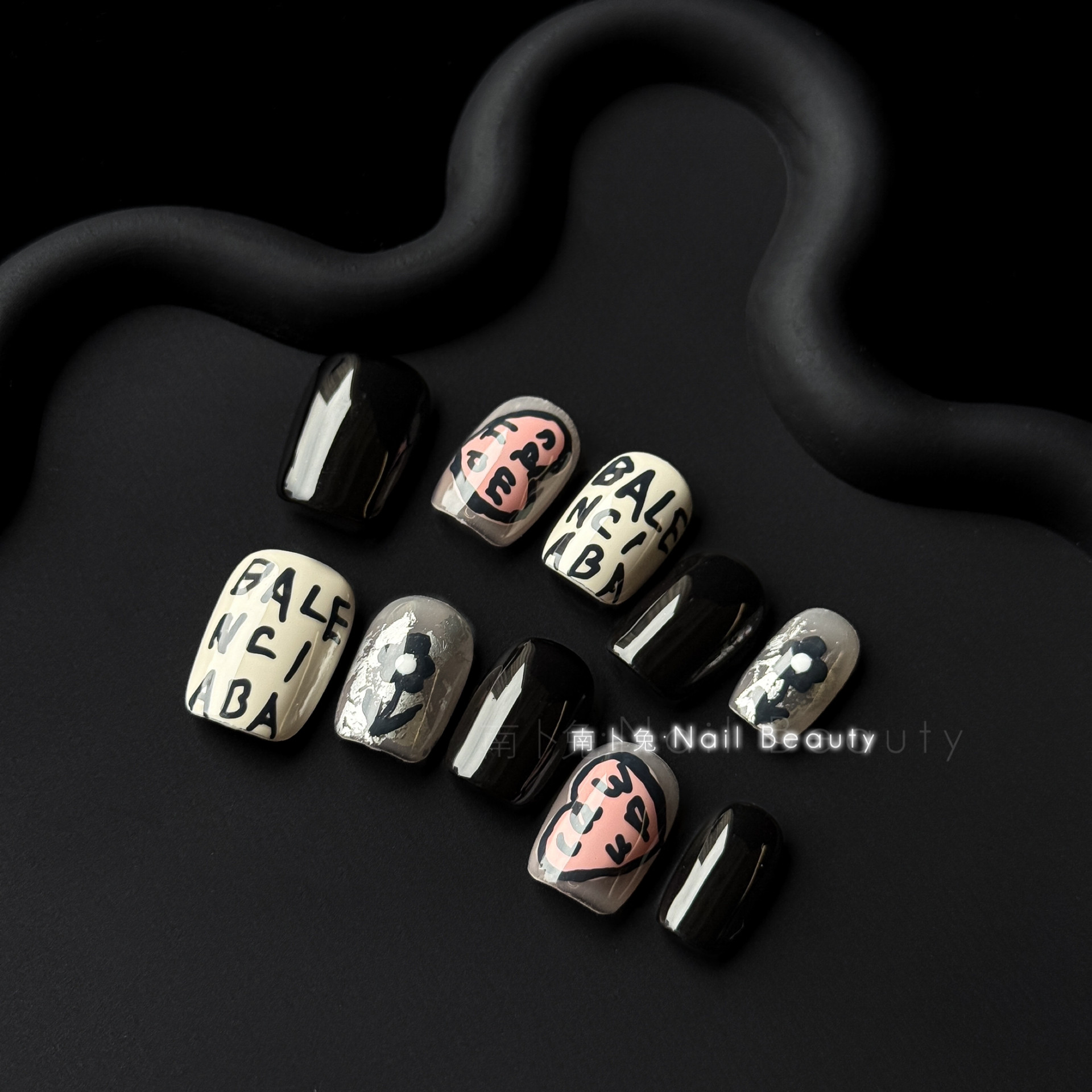 南卜兔纯手工穿戴甲短款成品假指甲贴片黑色系手绘涂鸦可爱穿戴甲,淘宝优惠券,粉丝福利购,淘宝优惠卷