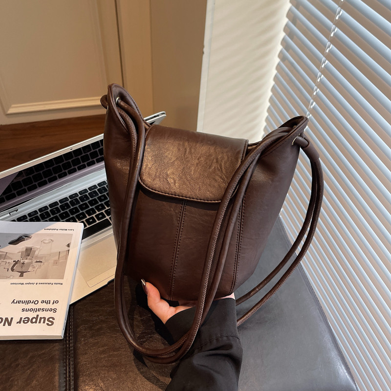 2025小众设计新款女士水桶包休闲简约高级感百搭通勤时尚单肩小包,淘宝优惠券,粉丝福利购,淘宝优惠卷