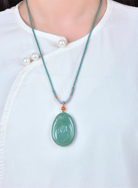 天然绿东陵玉布衣佛吊坠