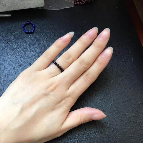 正品天然黑色尖晶石切刻面素指环一圈水晶戒指男女简约时尚闪亮 - 图2
