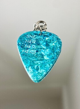 【可弹奏 可拆卸】She Her Her Hers 周边吉他拨片手链乐队钛钢