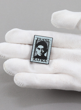 Franz Kafka 弗兰兹卡夫卡作家复古人像印刷金属徽章胸针配饰Pins